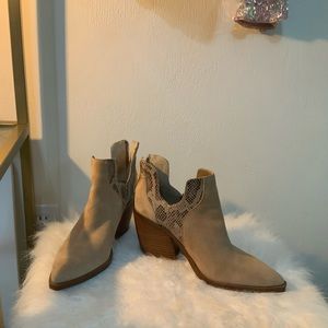 Short boot worn once indoors